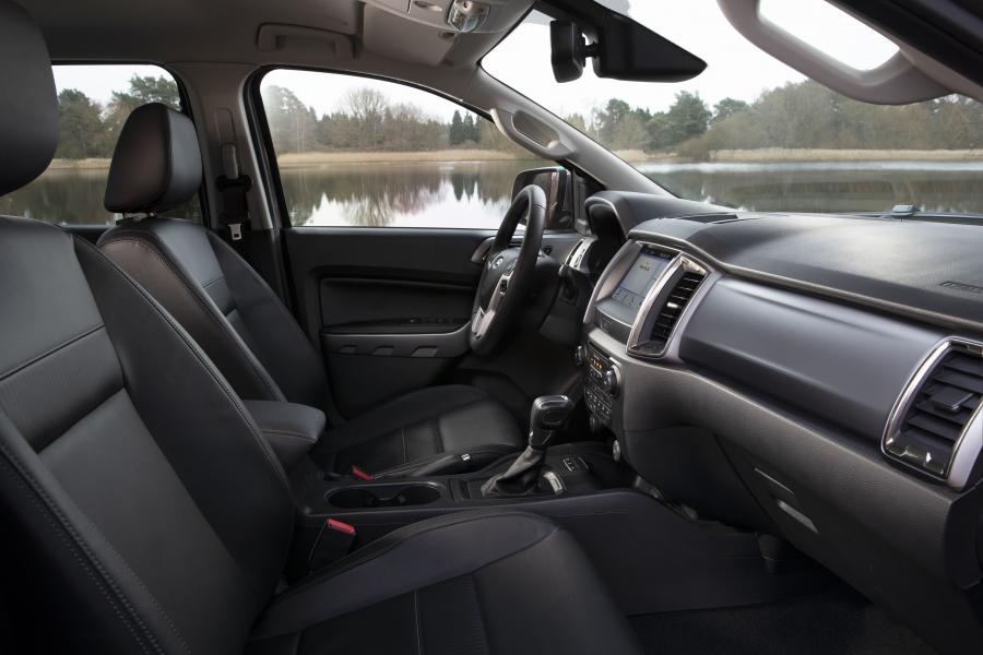 Интерьер Ford Ranger Limited Double Cab 2019 года  (EU) (фото 3 из 3)